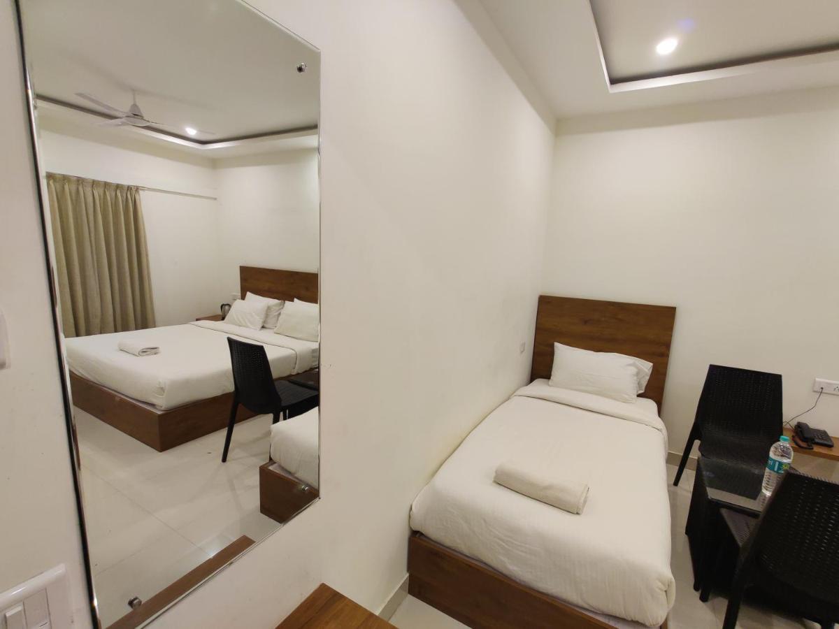 Hotel Airport City Dod Jala Kültér fotó