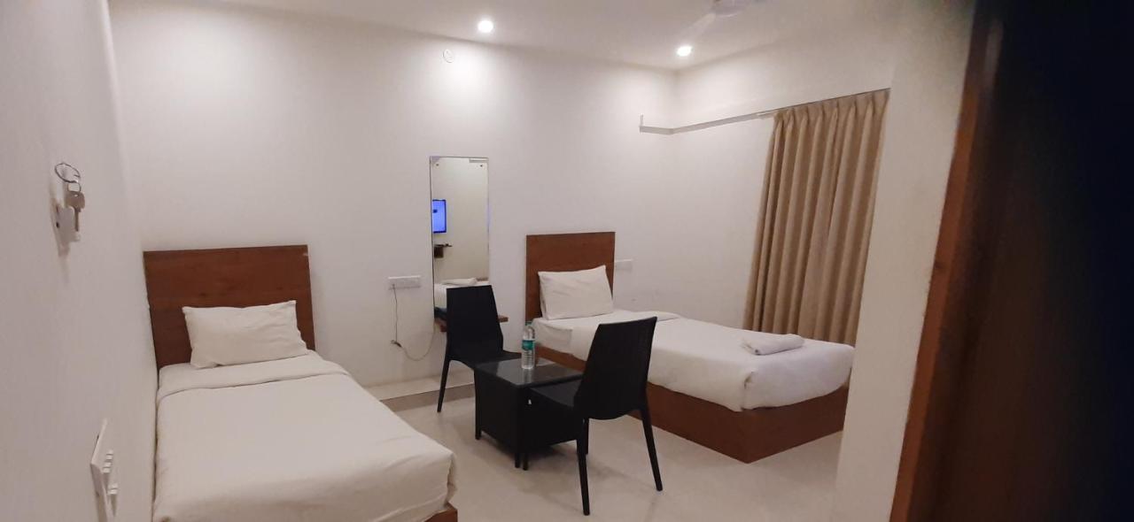 Hotel Airport City Dod Jala Kültér fotó