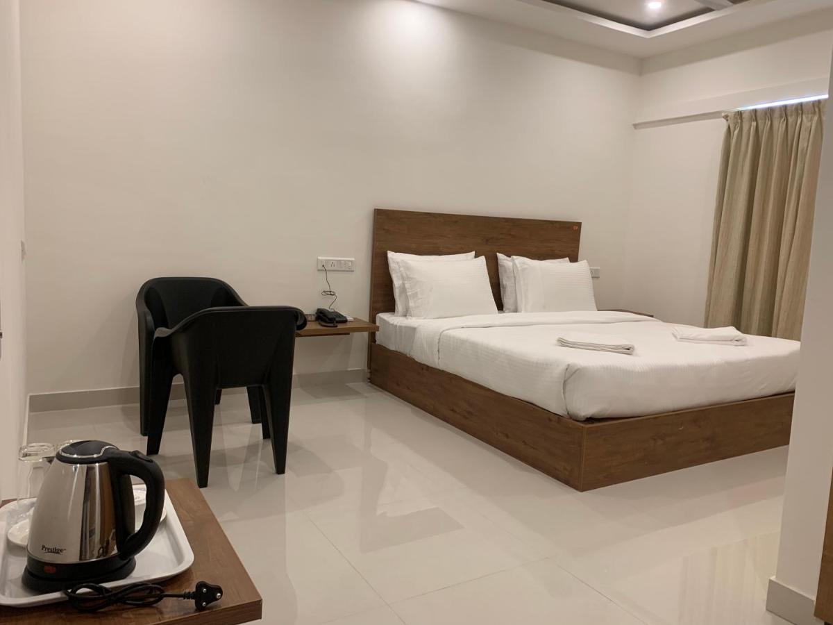 Hotel Airport City Dod Jala Kültér fotó