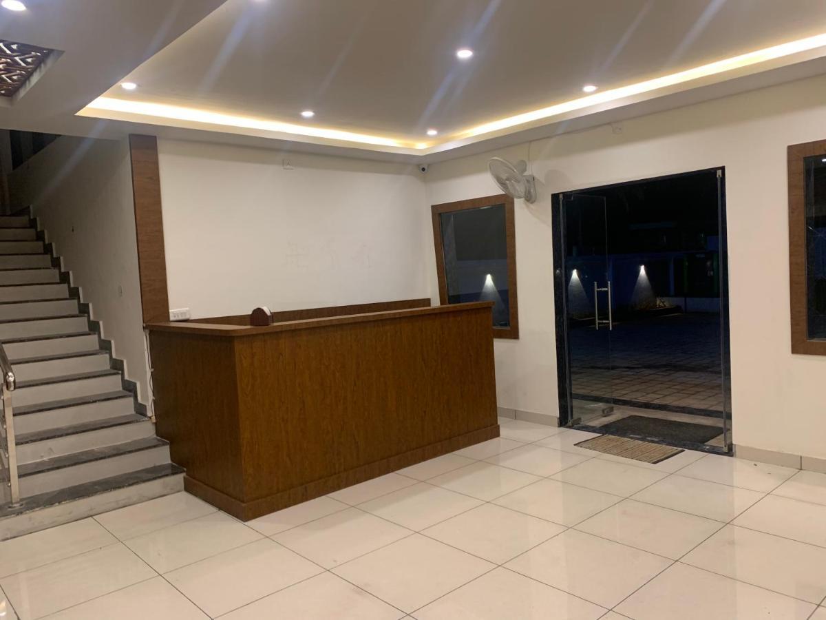 Hotel Airport City Dod Jala Kültér fotó